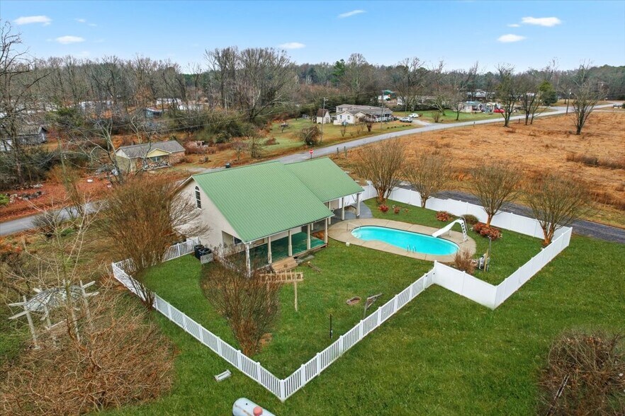 Building Photo - 141 Old Silo Rd