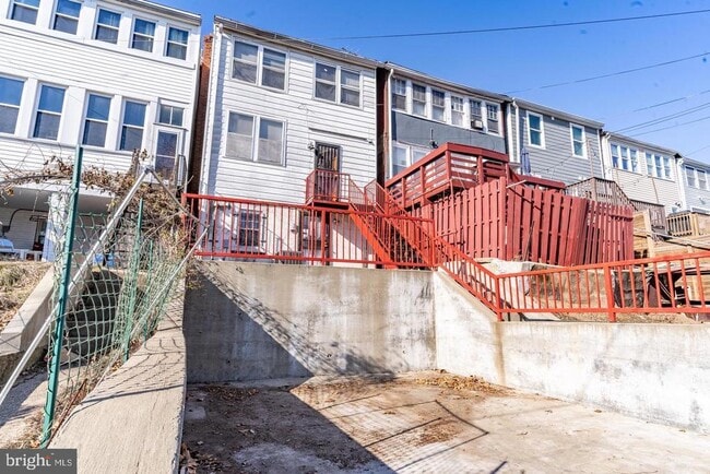 Building Photo - 5731 9th St NW