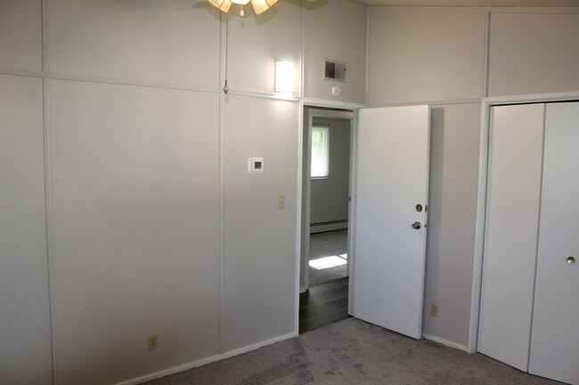 Building Photo - 3-4 Bedroom Cloverdale Home in a Quiet Cou...
