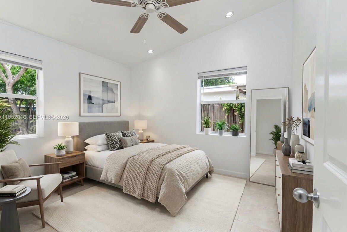 Building Photo - 1032 SW 22nd Ter