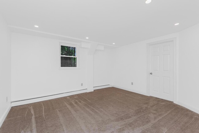 Building Photo - 2 Bryn Mawr Pl