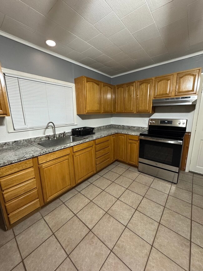 Building Photo - 133 Pleasant St