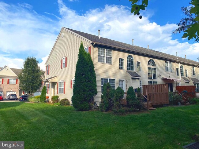 Building Photo - 234 Larkspur Ln