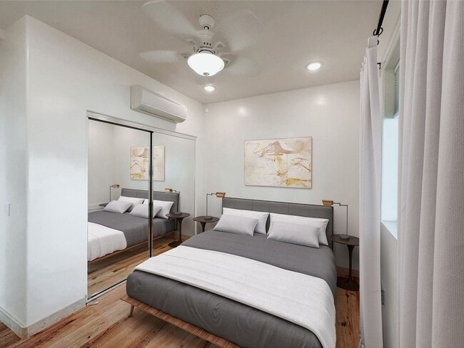 Building Photo - Stunning Renovated Lower Level  2 Bed / 1 Bath - 1.5 Miles to Beach