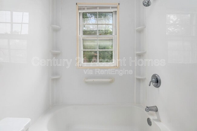 Building Photo - 1020 S Barton St
