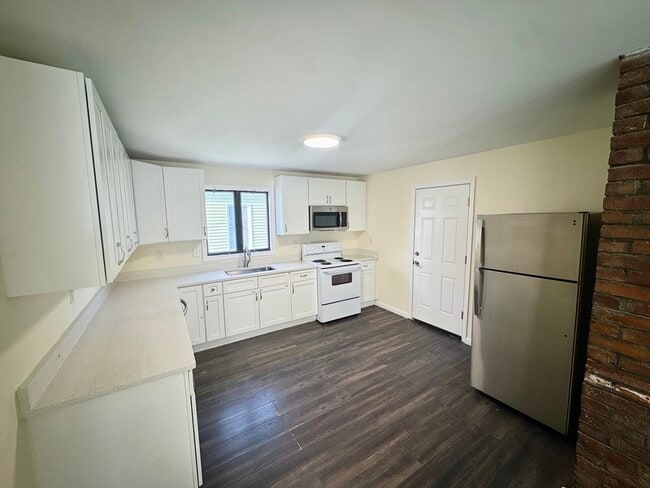 Building Photo - 55 Myrtle St