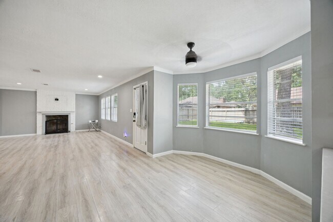 Building Photo - 553 Cane River Ln