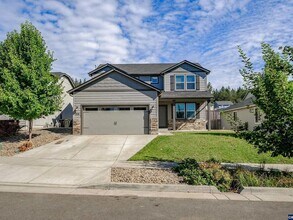 Building Photo - NW Albany home Clean and comfortable!