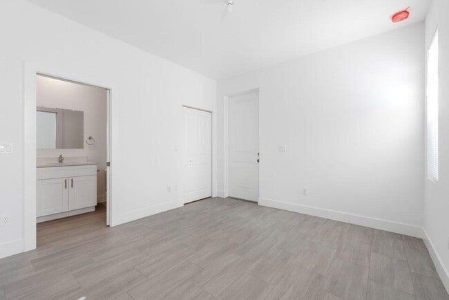 Building Photo - 3188 Hiawatha Ave