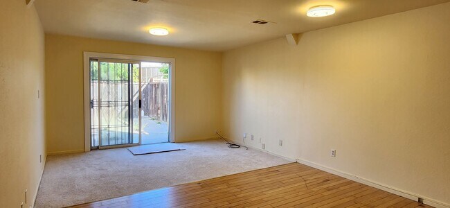 Building Photo - 2 bedroom 2 bath townhome close by Richmond BART available now