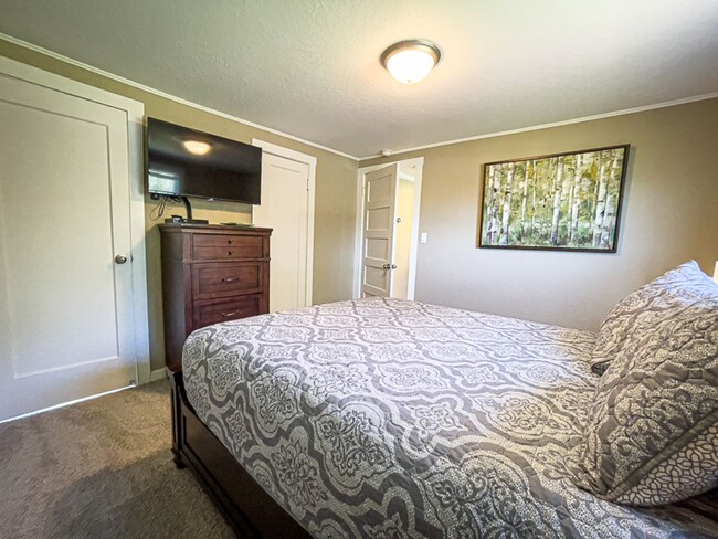 Building Photo - Kelsey's Cottage: Fully Furnished 2 bd/1ba...