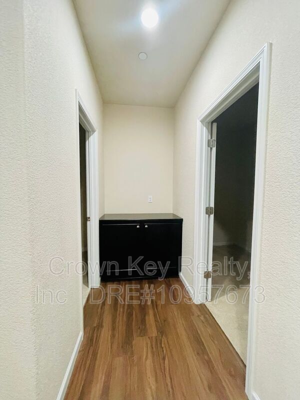 Building Photo - 611 W Strauss Dr