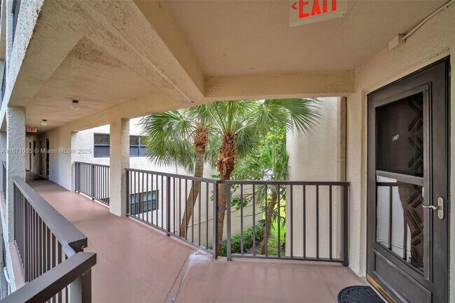 Building Photo - 2311 S Cypress Bend Dr