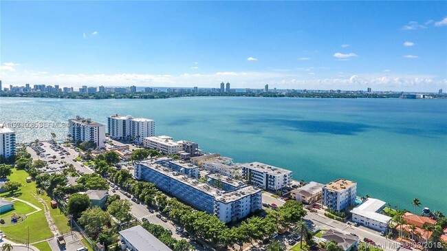 Building Photo - 1801 S Treasure Dr