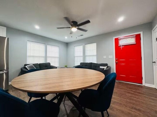 Building Photo - 521 Granade Dr