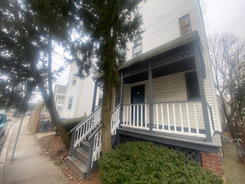 Building Photo - 26 Haskell St