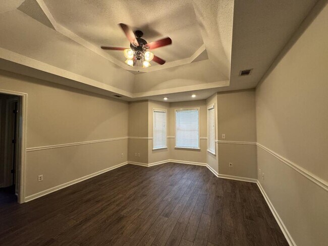 Building Photo - 102 S Gala Ct