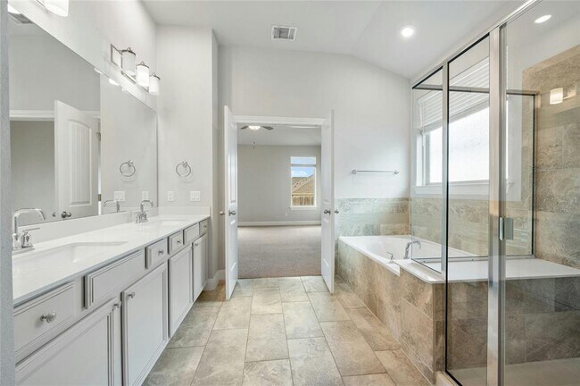 Building Photo - 116 Birkshire Dr