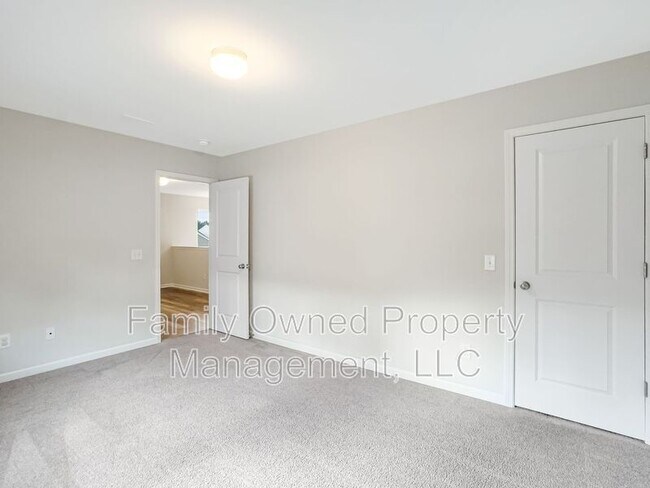 Building Photo - 242 Dunlin Dr