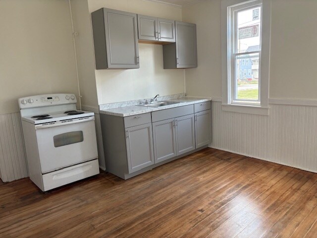 Primary Photo - 44 Grove St