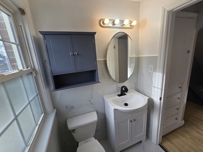 Building Photo - 532 Orwood Pl