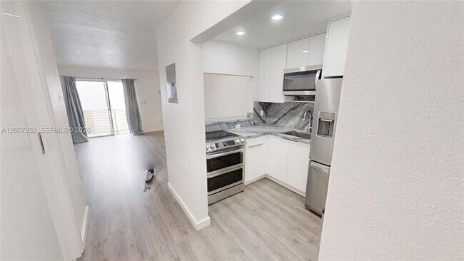 Building Photo - 1441 Lincoln Rd