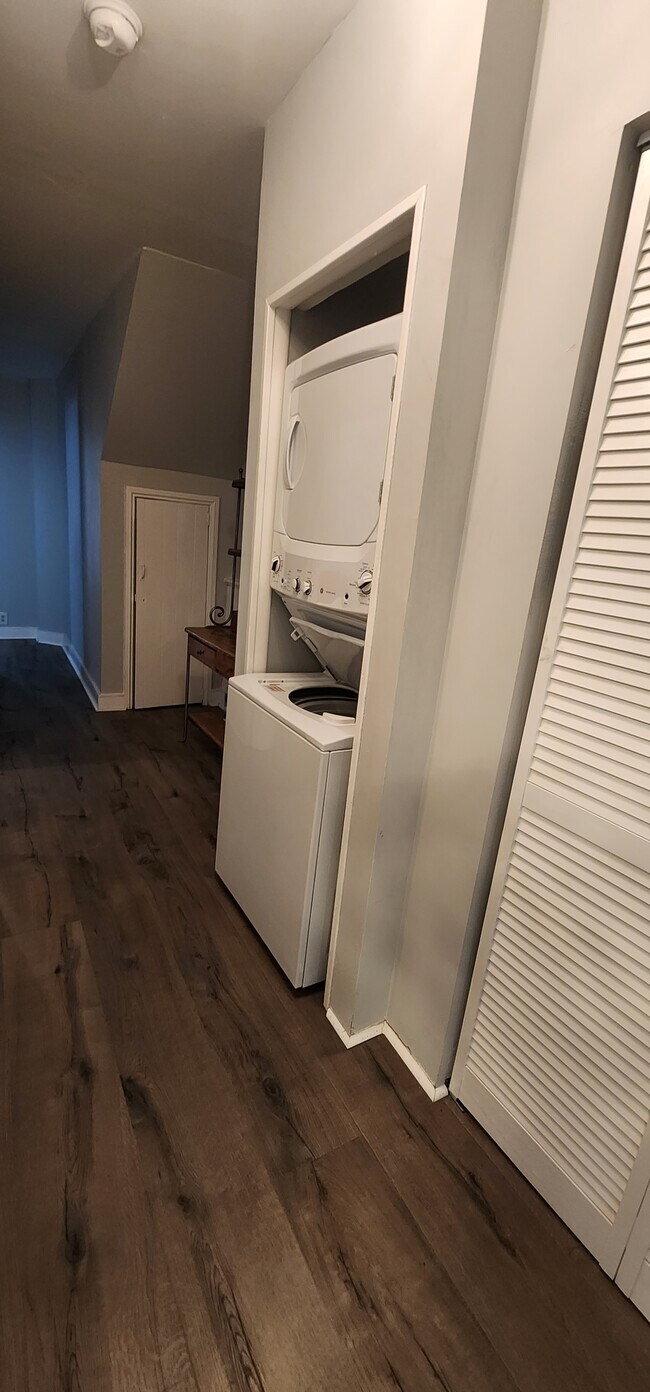 Building Photo - 1322 Floyd Ave