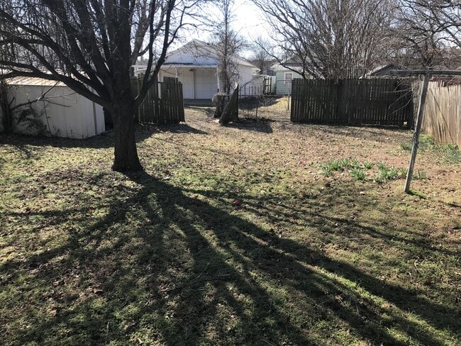 Building Photo - 806 N Park Ave