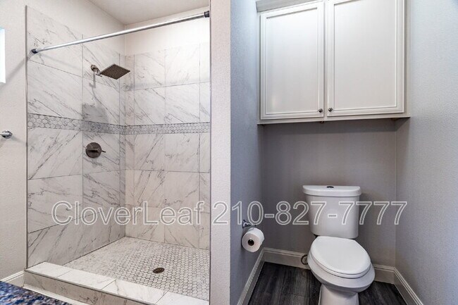 Building Photo - 5707 Midcrown Dr