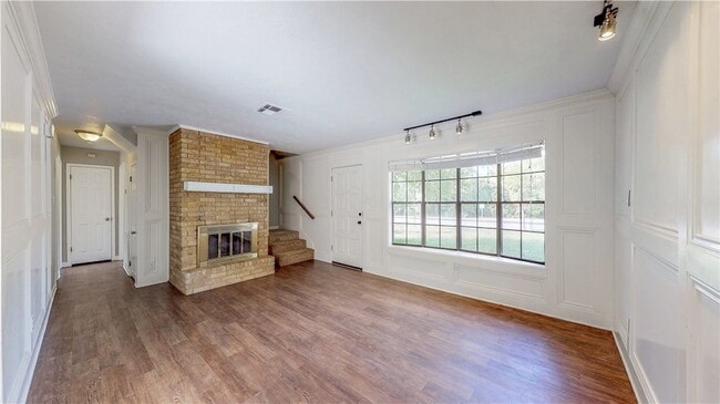 Building Photo - 1304 Merry Oaks Dr