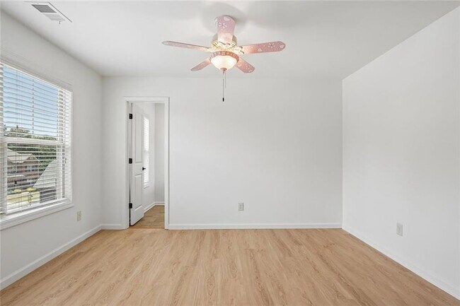 Building Photo - 5811 Kendrix Ridge Dr