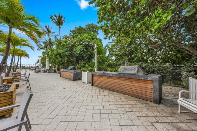 Building Photo - 607 Ocean Dr