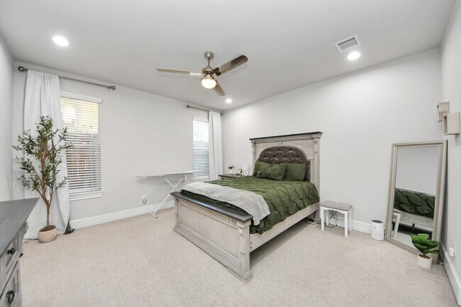 Building Photo - 9614 Riddlewood Ln