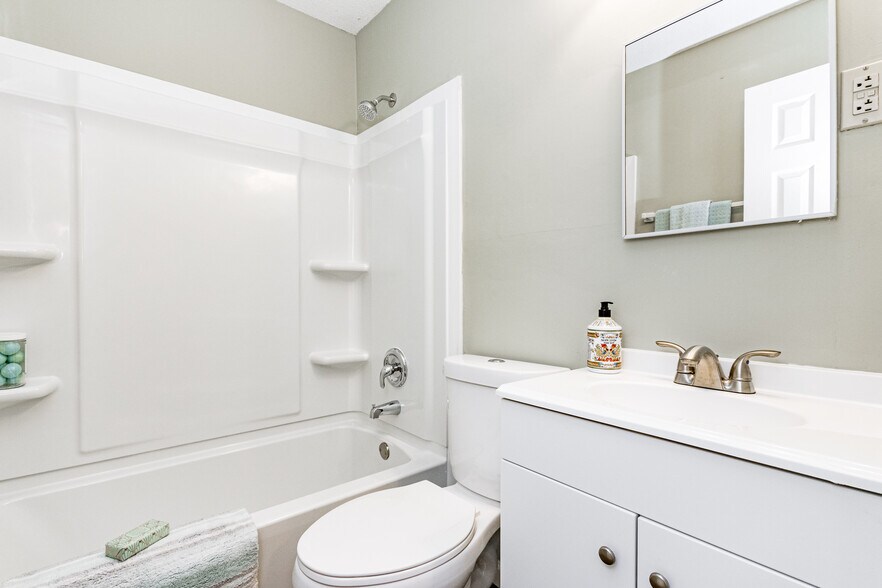 Building Photo - 4704 Blue Bird Court