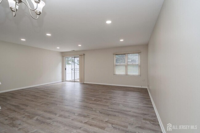 Building Photo - 57 Woodmere Dr