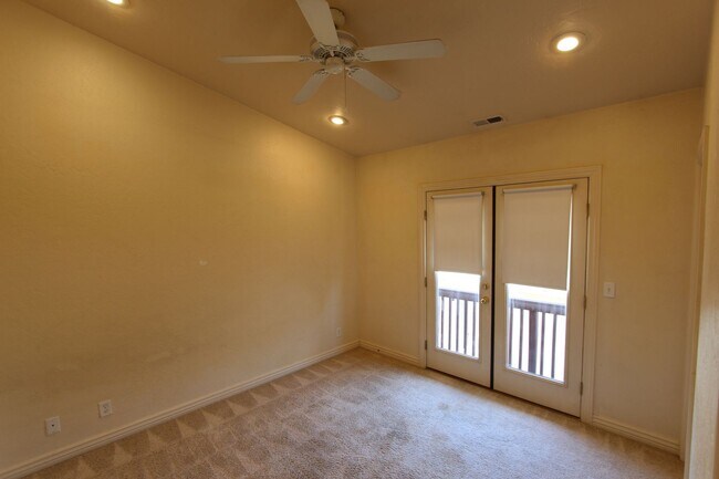 Building Photo - 1478 E Ivy Ln