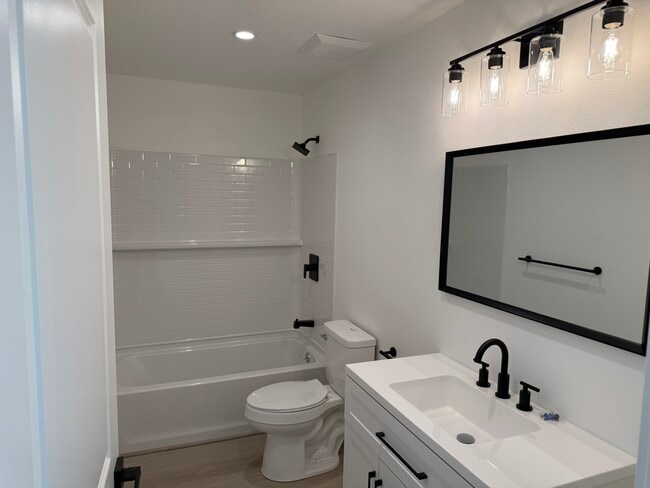 Building Photo - 31425 Green Rd