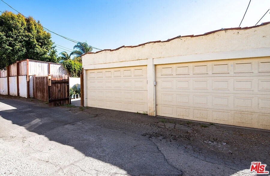 Building Photo - 3758 Colonial Ave