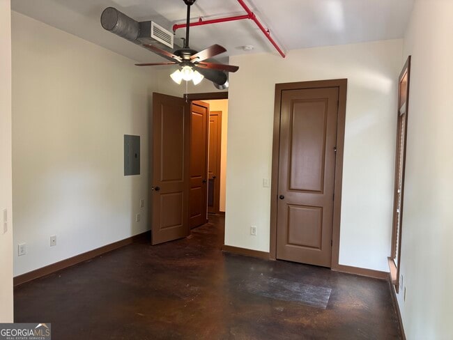 Building Photo - 250 Martha Dr