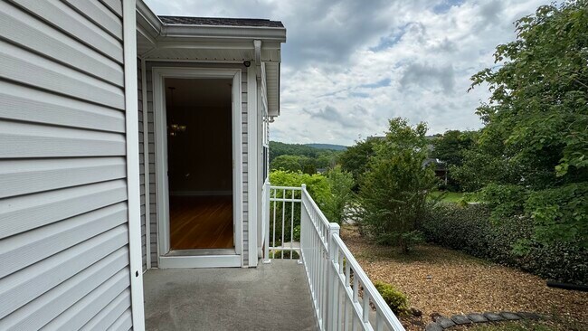 Building Photo - 5685 Hyacinth Ln