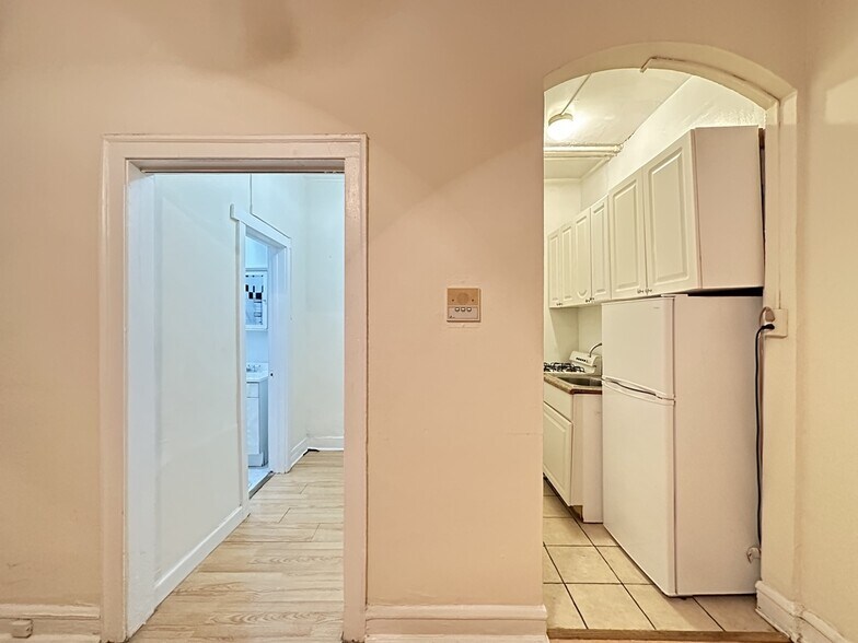 Building Photo - 2832 N Burling St