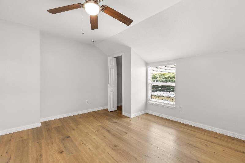 Building Photo - 1325 Cloverlawn Ave