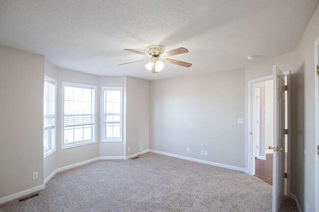 Building Photo - Pet Friendly Three Bedroom!