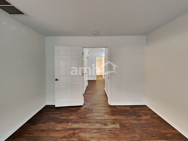 Building Photo - 5526 N Gibraltar St