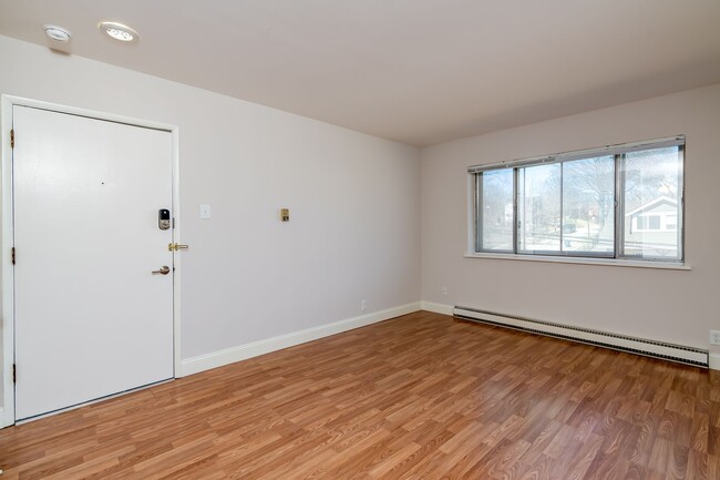 Building Photo - Cozy 1 Bedrooms in Maplewood