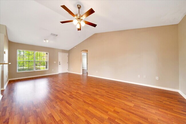 Building Photo - Spacious 3-Bed, 2-Bath Home for Rent in SW...