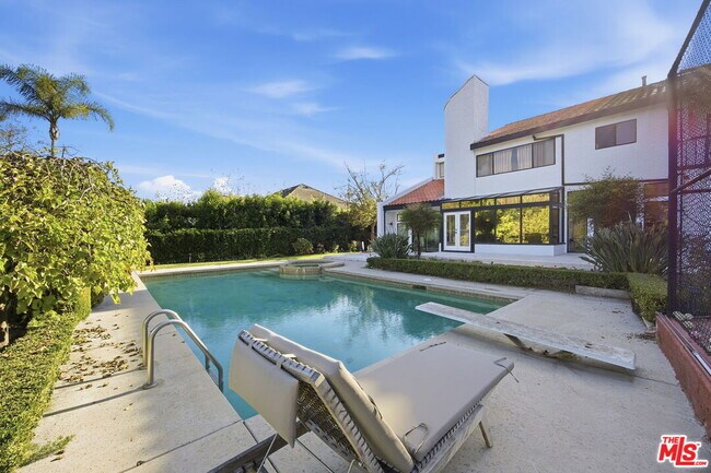 Building Photo - 2846 Royston Pl