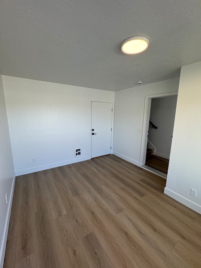 Building Photo - 44 W Iko Ave