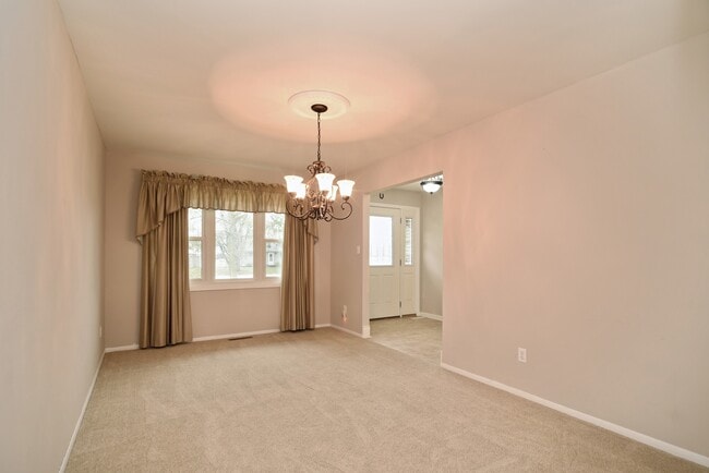 Building Photo - 5006 W Oakwood Dr