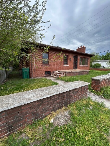 Building Photo - 1525 St Louis Ave